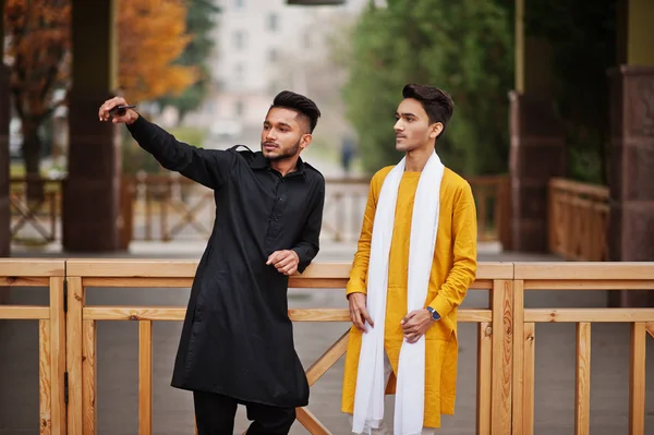 Two Indian Stylish Mans Friends Traditional Clothes Posed Outdoor Making — Stock Photo, Image