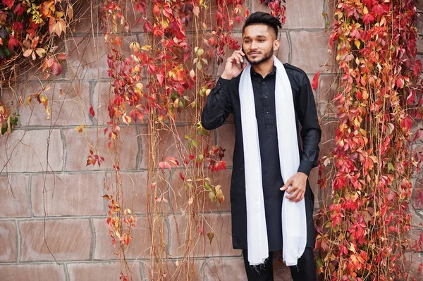 Indian Stylish Man Black Traditional Clothes White Scarf Posed Outdoor — Stock Photo, Image