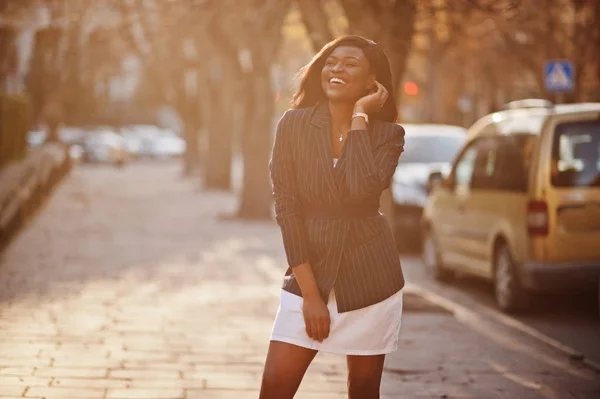 Stylowy African American Kobieta Sukcesu Żakiet Spódnica Stwarzane Słoneczny Jesienny — Zdjęcie stockowe