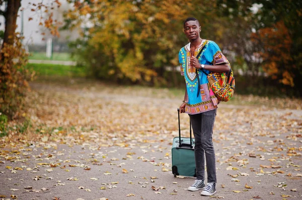 Homem Africano África Camisa Tradicional Parque Outono Com Mochila Mala — Fotografia de Stock