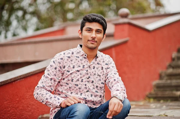 Kostým Indián Student Tričko Položené Venkovní — Stock fotografie