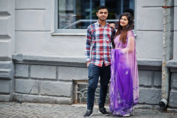 Stilvolles Indisches Hindu Paar Posierte Auf Der Straße — Stockfoto