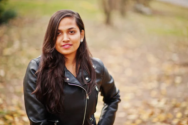 Close Portrait Pretty Indian Girl Black Saree Dress Leather Jacket — Stock Photo, Image