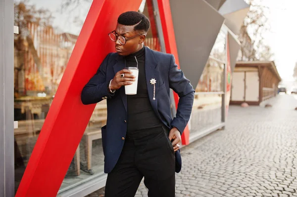 Incredibilmente Cercando Uomo Africano Americano Indossare Giacca Blu Con Spilla — Foto Stock