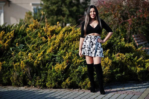 Ładna Dziewczyna Model Latino Ekwadoru Zużycie Czarnej Bluzki Spódnicy Stwarzane — Zdjęcie stockowe