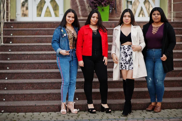 Grupo Cuatro Chicas Latinas Felices Bonitas Ecuador Posaron Calle — Foto de Stock