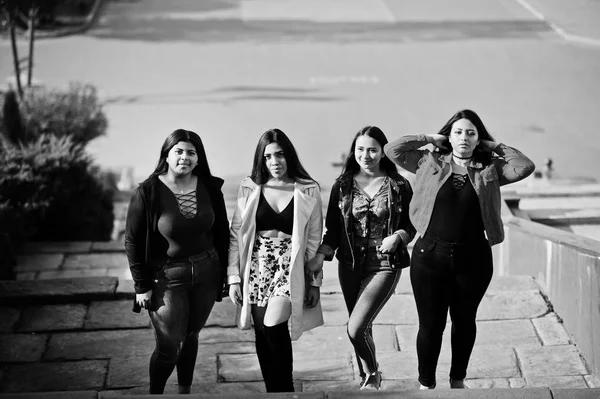 Gruppo Quattro Belle Ragazze Latine Dall Ecuador Posa Strada — Foto Stock