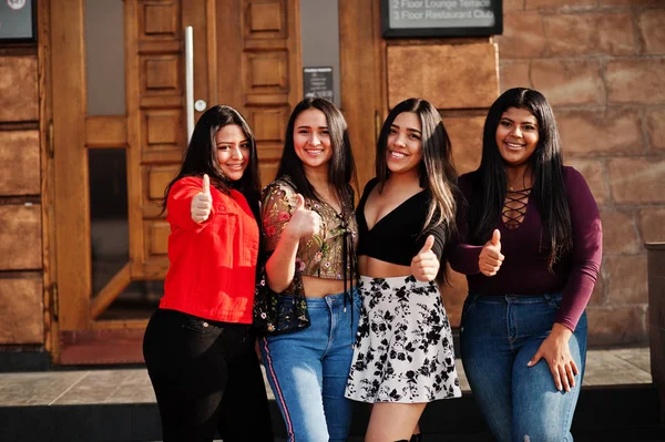 Group Four Happy Pretty Latino Girls Ecuador Posed Street Showing — Stock Photo, Image