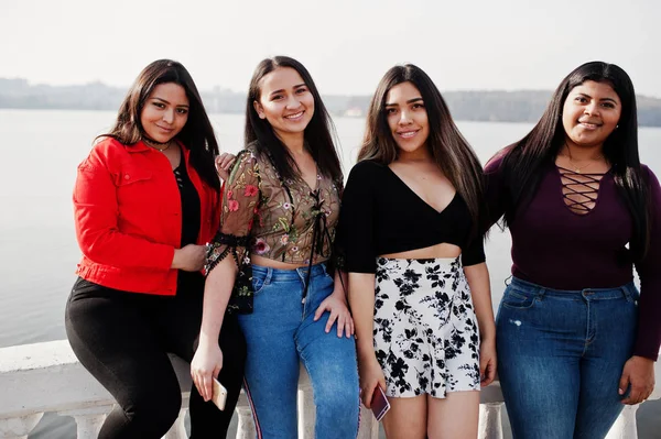 Group Four Happy Pretty Latino Girls Ecuador Posed Lake Side — Stock Photo, Image