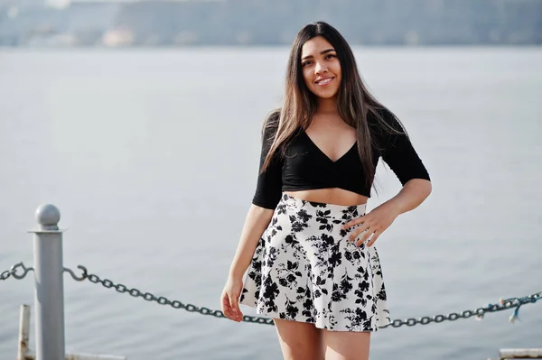 Pretty Latino Model Girl Ecuador Wear Black Tops Skirt Posed — Stock Photo, Image