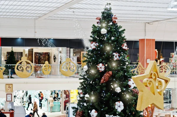 Nieuwjaars Versieringen Winkelcentrum Met Kerstboom — Stockfoto