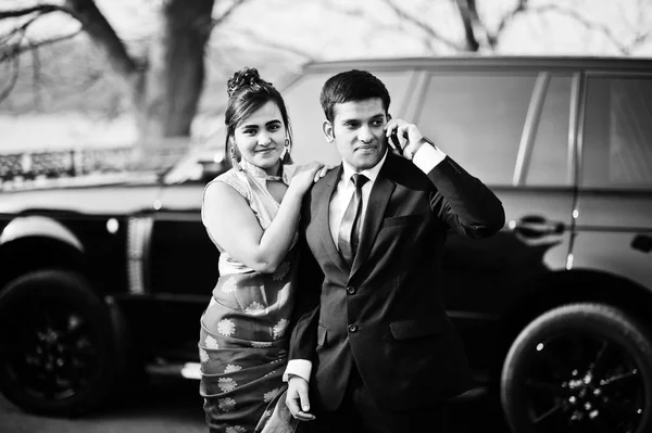 Elegant Fashionable Indian Friends Couple Woman Saree Man Suit Posed — Stock Photo, Image
