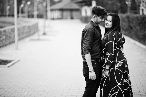 Love Story Indian Couple Posed Outdoor — Stock Photo, Image