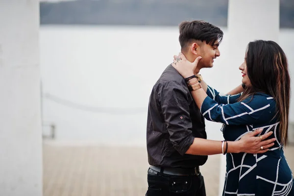 Histoire Amour Couple Indien Posé Plein Air — Photo