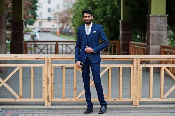 Elegante Uomo Indiano Barba Con Bindi Sulla Fronte Indossare Vestito — Foto Stock