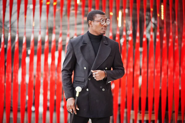 Stílusos Afro Amerikai Úriember Elegáns Fekete Kabát Gazdaság Retro Sétabot — Stock Fotó