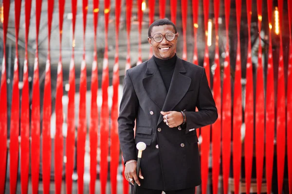 Stijlvolle Afro Amerikaanse Gentleman Elegante Zwarte Jas Bedrijf Retro Wandelstok — Stockfoto