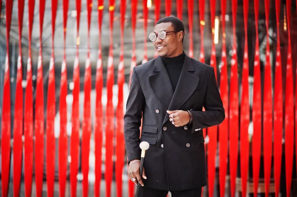 Stijlvolle Afro Amerikaanse Gentleman Elegante Zwarte Jas Bedrijf Retro Wandelstok — Stockfoto