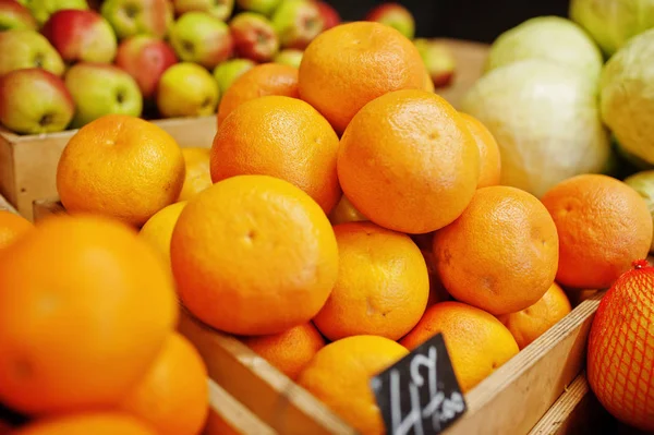 Frutas Frescas Brilhantes Coloridas Laranjas Prateleira Supermercado Mercearia — Fotografia de Stock