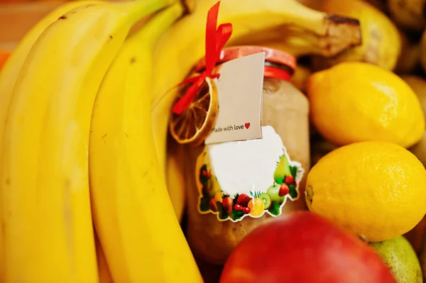 Hommemade Jar Bananami Półce Supermarkecie Lub Sklepie Spożywczym Wykonane Miłości — Zdjęcie stockowe