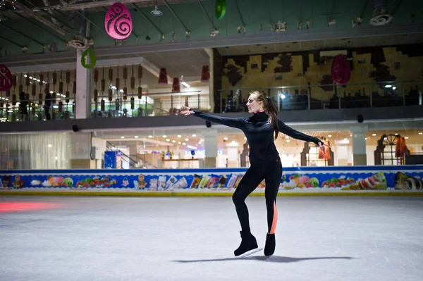 Mulher Patinadora Artística Pista Patinação Gelo — Fotografia de Stock