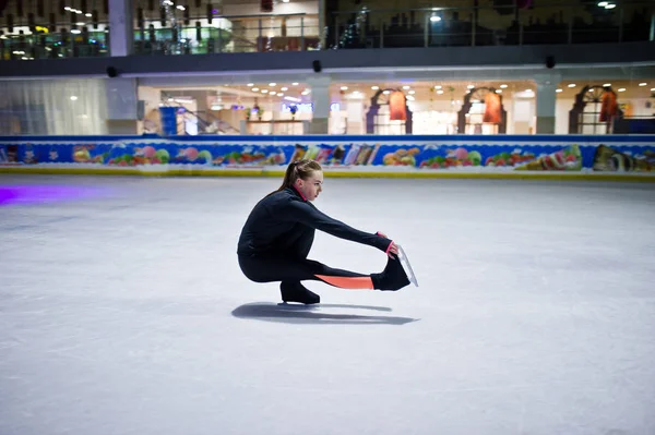 Mulher Patinadora Artística Pista Patinação Gelo — Fotografia de Stock