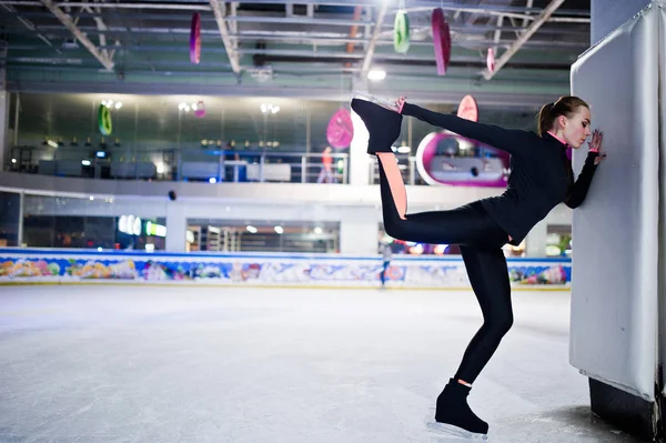 Patinadora Artística Mujer Pista Patinaje Sobre Hielo — Foto de Stock