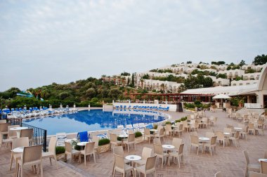 Yüzme havuzunda sabah Akdeniz yaz resort otel Türkiye, Bodrum.