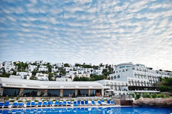 Vista Incrível Hotel Luxo Piscina Com Céu Nublado Bodrum Turquia — Fotografia de Stock
