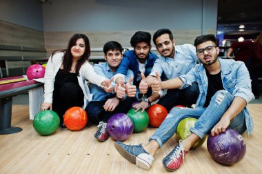 Dinlenme ve eğlence bowling club adlı sahip beş Güney Asya halkları grubudur. Bowling topları, eller salonu ve gösteri başparmak oturan holding.