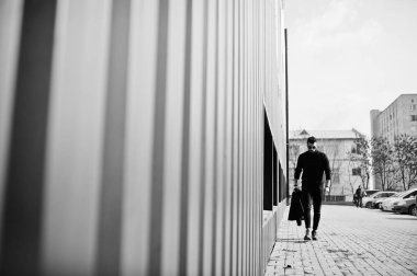 Moda zengin Arap erkek giyimi kaplumbağa boyun ve güneş gözlüğü w sakal