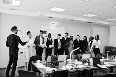 Karma yarış iş koçu sunan rapor ayakta whiteb yakın