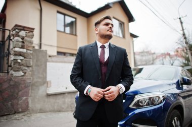 Formal giyim daimi iş karşı zengin Hintli işadamı