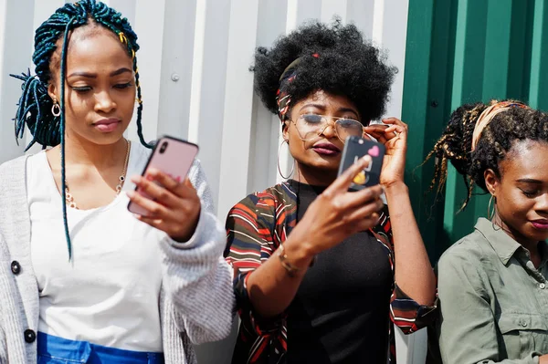 Three african american woman  making selfie on mobile phone out — Stock Photo, Image