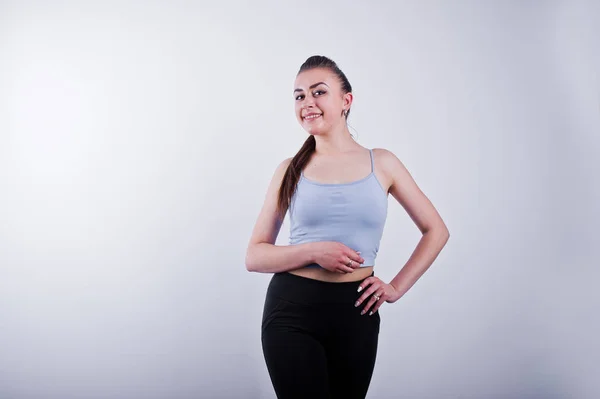 Allegro attraente giovane donna fitness in alto e gambe nere — Foto Stock