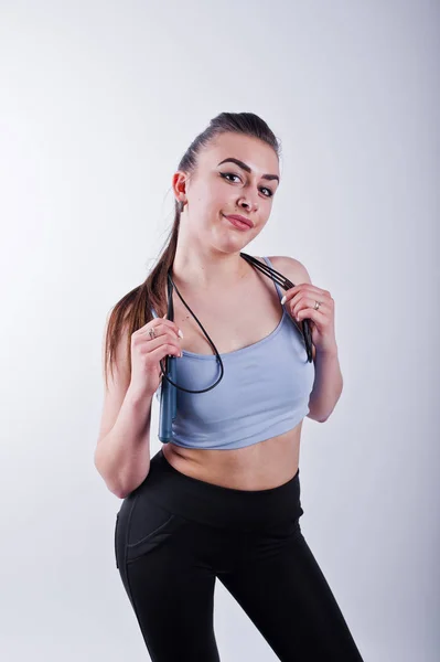 Allegro attraente giovane donna fitness in alto e gambe nere — Foto Stock
