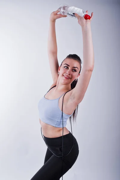 Vidám vonzó fiatal fitness nő tetején és fekete Legging — Stock Fotó