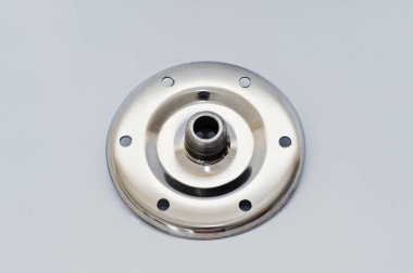 Beyaz üzerine izole su pompası için yedek parça yuvarlak disk.