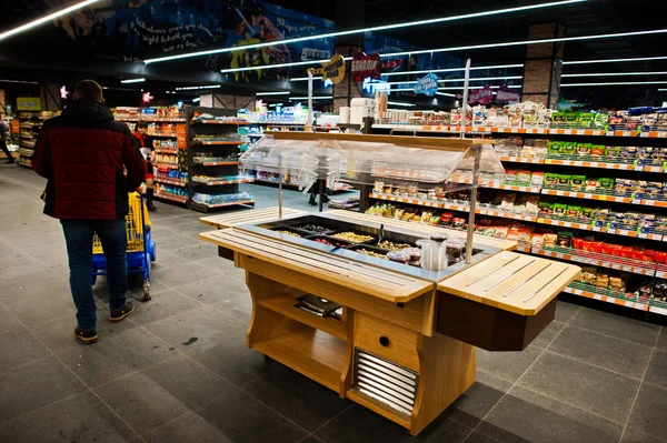 Киев, Украина - 4 сентября 2019 г.: супермаркет "Сільпо". Товары на т — стоковое фото