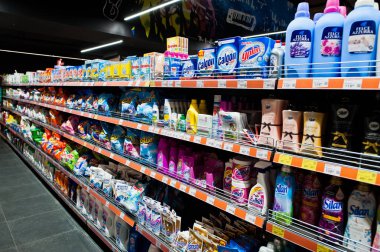 Kiev, Ukrayna - 4 Eylül 2019: Silpo süpermarket. Deterjan