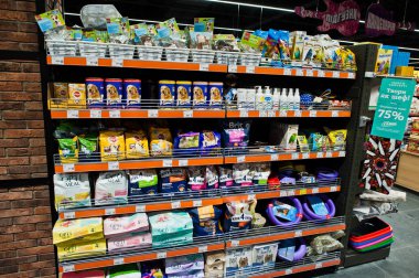 Kiev, Ukrayna - 4 Eylül 2019: Silpo süpermarket. P için gıda