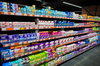 Kiev, Ukrayna - 4 Eylül 2019: Silpo süpermarket. Kadınsı h