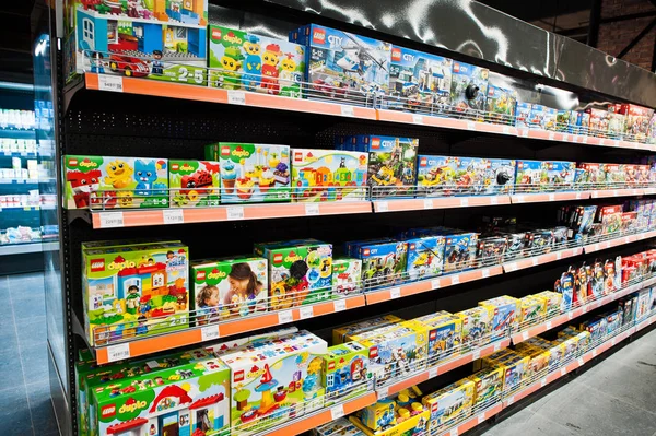 Киев, Украина - 4 сентября 2019 г.: супермаркет "Сільпо". Lego duplo — стоковое фото