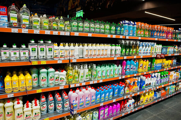 Киев, Украина - 4 сентября 2019 г.: супермаркет "Сільпо". Детергенты
