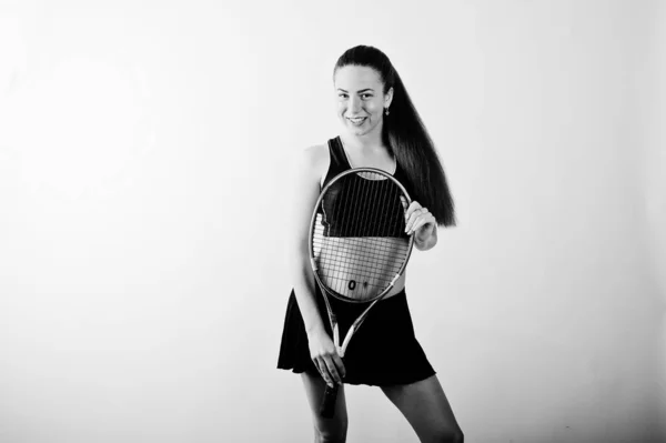 Spor'da genç kadın oyuncunun siyah beyaz portresi — Stok fotoğraf