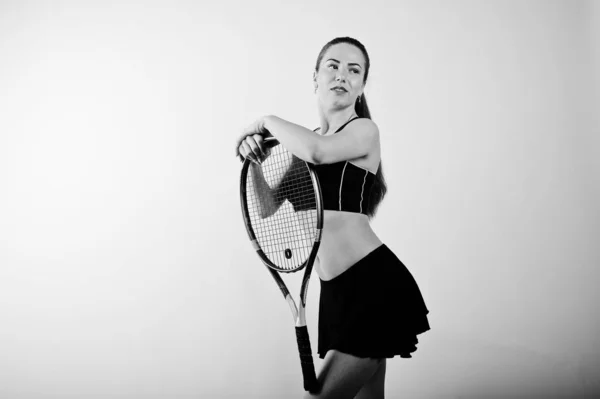 Retrato en blanco y negro de una hermosa joven jugadora en spor — Foto de Stock