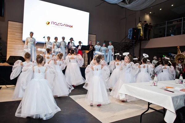 Kyiv, Ukraine - September 1, 2019: Childrens angels in white dre — Stock Photo, Image