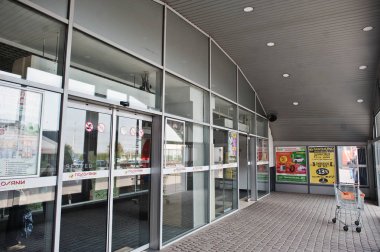 Kiev, Ukrayna - 15 Eylül 2018: Modern salonun ve girişi 