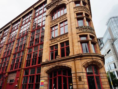 Manchester, İngiltere - 14 Eylül 2025: Manchester, İngiltere 'de bulunan tarihi bir mimari bina.