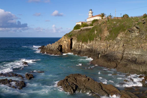 Cudillero Asturias西班牙灯塔的悬崖景观 — 图库照片